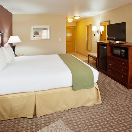 Holiday Inn Express Hotel & Suites Willows By Ihg Værelse billede
