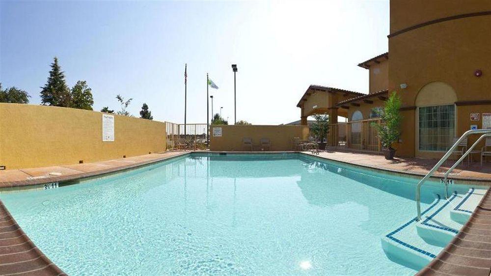 Holiday Inn Express Hotel & Suites Willows By Ihg Eksteriør billede